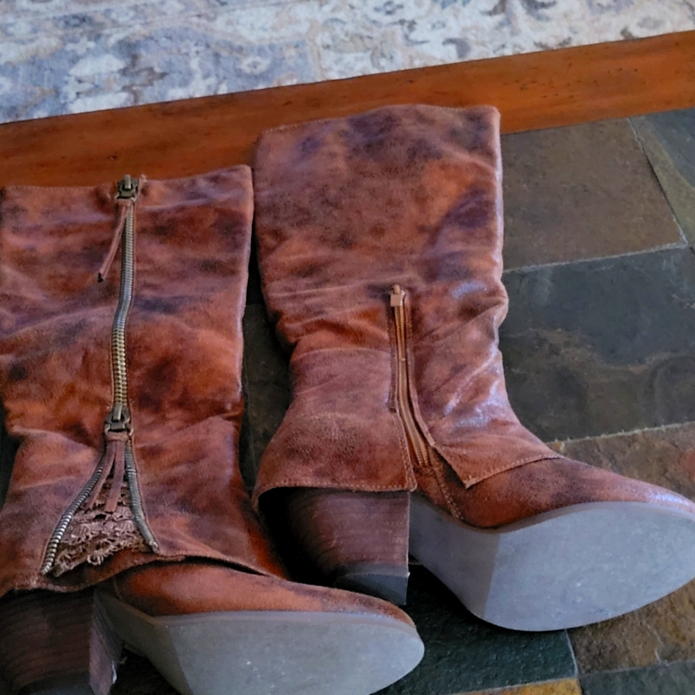 Southern Fried Chick's brand knee boot dark brown